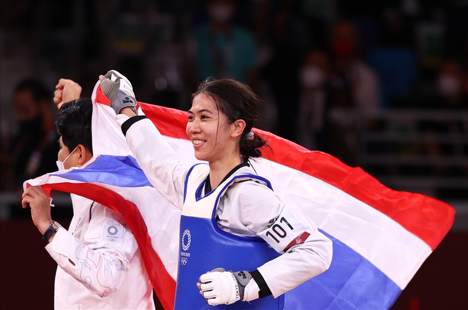 Panipak mang về cho Thái Lan tấm huy chương vàng lịch sử ở Olympic Tokyo 2020. Ảnh; Reuters.