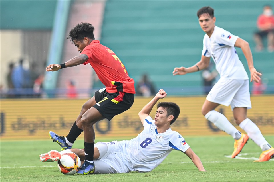 U23 Philippines (áo trắng) có trận thắng nhẹ nhàng trước U23 Timor-Leste để tạm vươn lên dẫn đầu bảng A. Ảnh: Hải Nguyễn