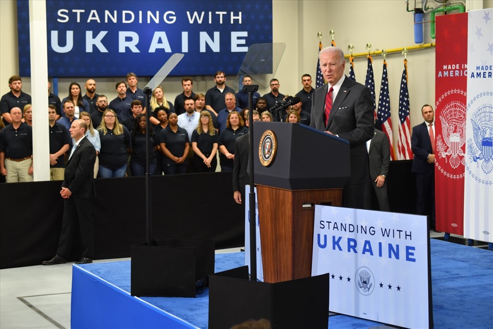President Joe Biden delivers a speech on security and tensions in Ukraine during a visit to Lockheed Martin's facility in Troy, Alabama, USA on May 3, 2022.  Photo: AFP