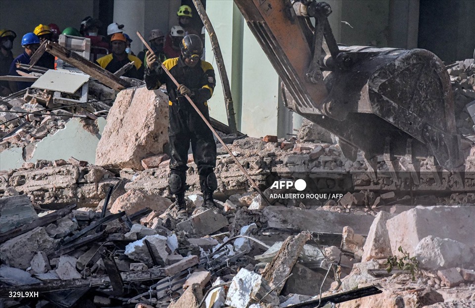 The hotel had only workers inside at the time of the explosion.  The 96-room hotel is expected to reopen in the next few days and workers on the construction site are completing the final steps for the opening.  Photo: AFP