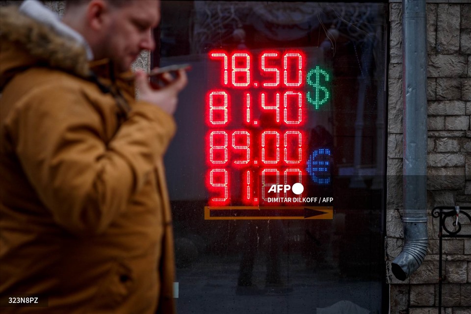 The ruble's strength is due to the fact that the ruble is now completely dependent on exports and imports.  Photo: AFP