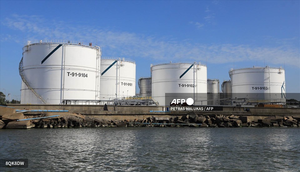 Cơ sở lưu trữ của Klaipedos Nafta, công ty logistics chuyên về dầu khí tại cảng Klaipeda, Lithuania. Ảnh: AFP