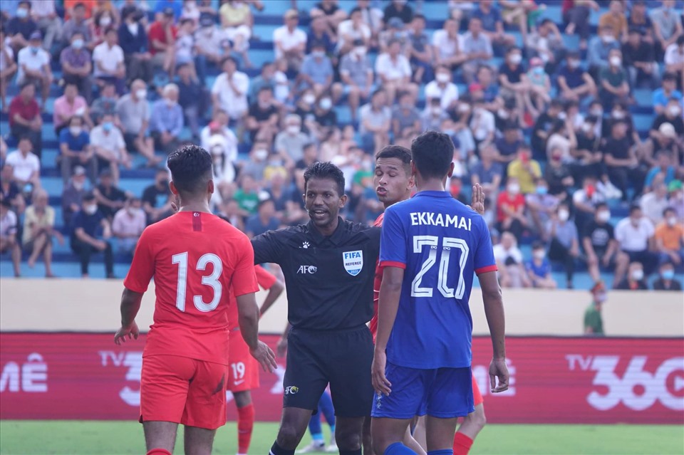 U23 Lào đã để tuột mất chiến thắng vào những giây phút cuối cùng trước U23 Singapore. Ảnh: Đ.V