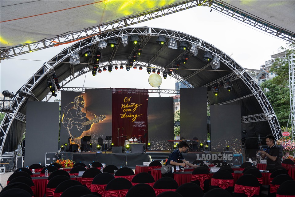 Nhiều hoạt động văn hóa nghệ thuật và ẩm thực sẽ được tổ chức vào các ngày cuối tuần. Khu vực sân khấu ngoài trời rộng hơn 2.000 m2 sẽ diễn ra các đêm biểu diễn nhạc Trịnh, hát quan và ca trù.