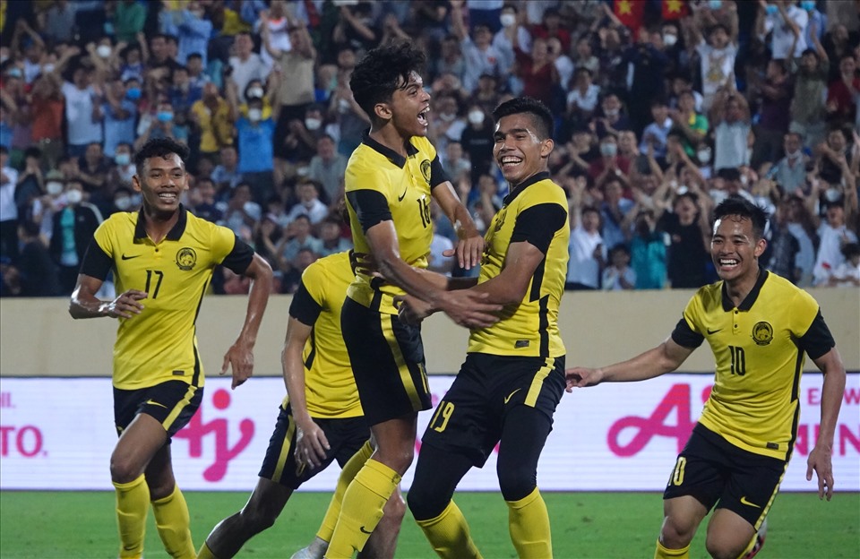 Nỗ lực của U23 Malaysia được đền đáp ở phút 60. Đội trưởng Bin Mahadi có pha chuyền bóng thuận lợi từ sát biên, giúp Ahmad Asri đệm bóng cận thành, gỡ hòa 1-1. Ở pha bóng này, hàng phòng ngự U23 Thái Lan đã không theo kịp các tiền đạo đối phương.