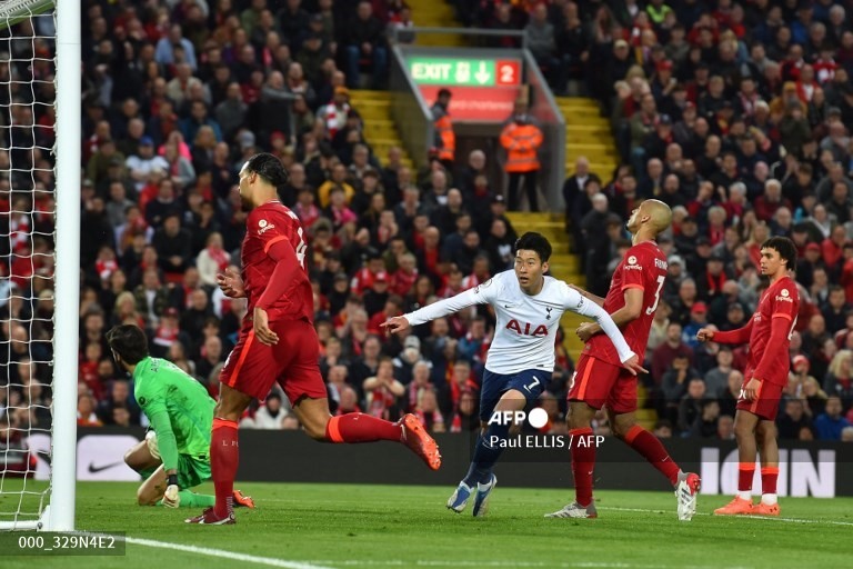 Son Heung-min đưa đội khách vượt lên dẫn trước. Ảnh: AFP