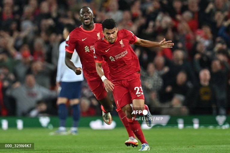 Luis Diaz kéo lại 1 điểm cho chủ nhà Liverpool. Ảnh: AFP