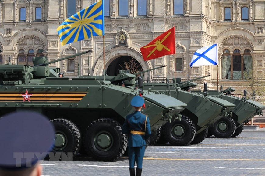 The Boomerang wheeled armored vehicle fleet carrying the traditional flags of the sea, land and air forces closed the motorized vehicle parade block.  Photo: VNA