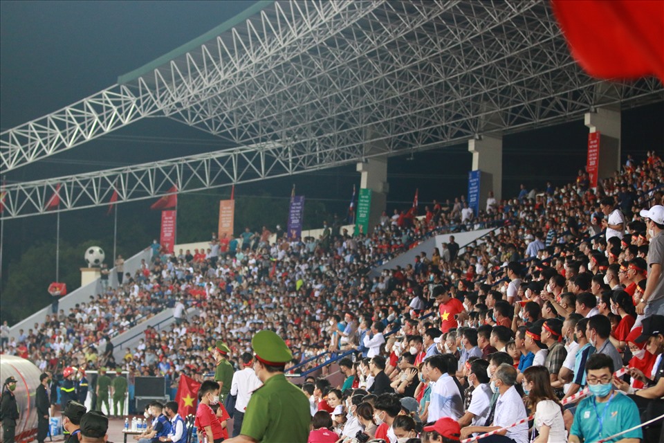 U23 Việt Nam được tiếp sức từ hàng vạn người hâm mộ. Ảnh: Minh Đức