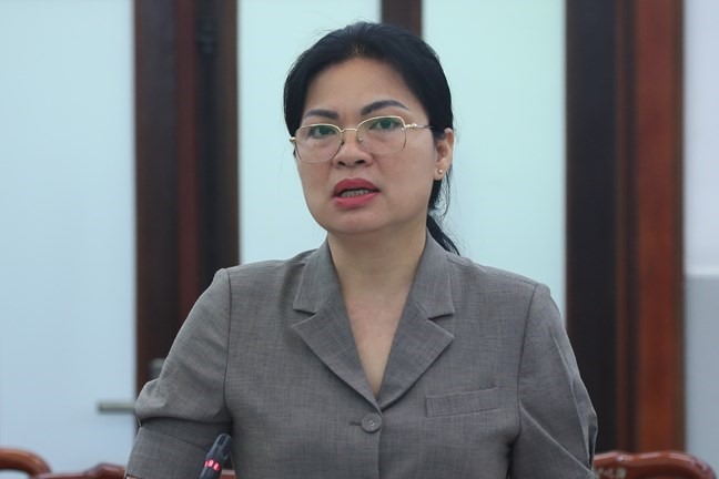 Chủ tịch Hội Liên hiệp Phụ nữ Việt Nam Hà Thị Nga đóng góp ý kiến.