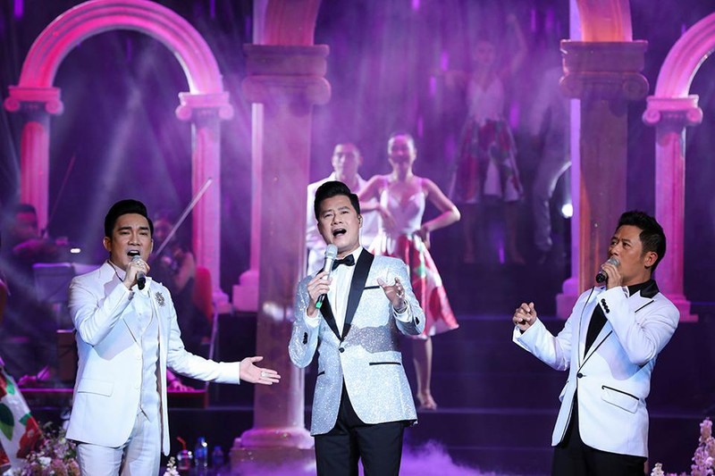 Quang Hà tiết lộ, ngoài công việc, đời thường anh và Bằng Kiều, Quang Dũng là những người bạn thân thiết. Nếu Quang Hà kính trọng 2 đàn anh vì luôn sẵn sàng giúp đỡ đàn em vô điều kiện khi cần mà không hề phiền hà thì Bằng Kiều, Quang Dũng cũng bày tỏ sự nể phục chàng “Ngỡ” vì anh luôn đam mê và sống hết mình với âm nhạc.