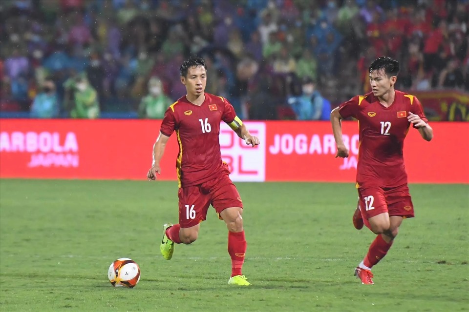 U23 Việt Nam gia tăng sức ép về phía khung thành U23 Philippines. Ảnh: Minh Hiếu