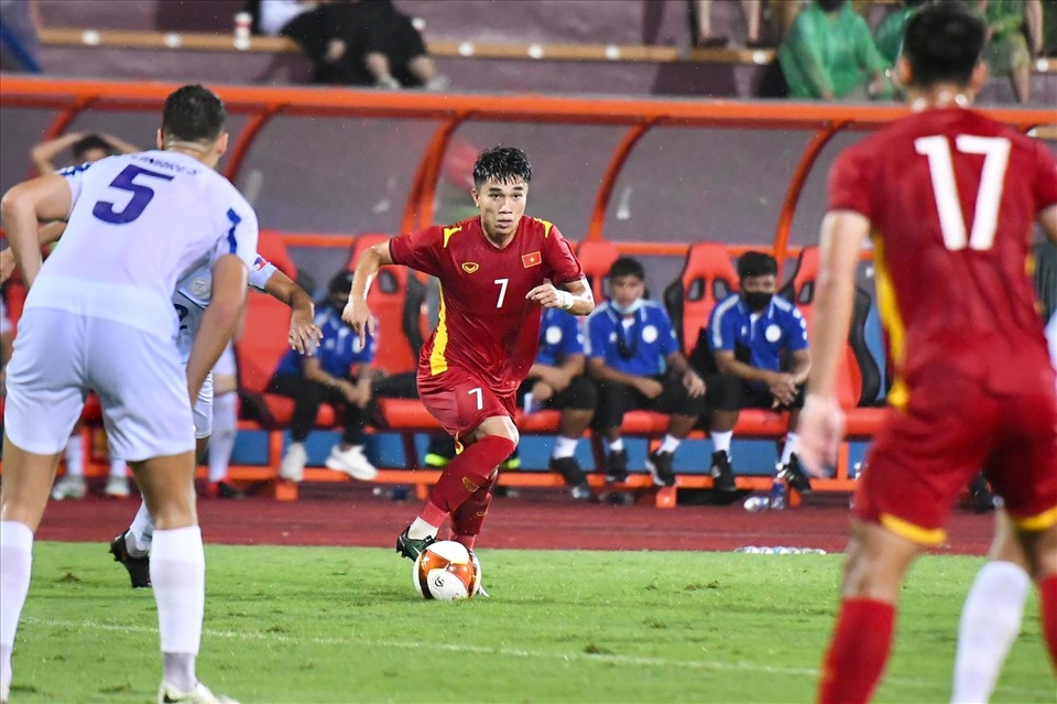 Dù tạo rất nhiều cơ hội nhưng sự “vô duyên” của các cầu thủ trên hàng công khiến U23 Việt Nam bất lực trong việc tìm kiếm bàn thắng.