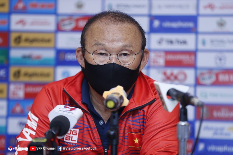 Huấn luyện viên Park Hang-seo không hài lòng về các học trò sau trận hòa U23 Philiopines. Ảnh: VFF
