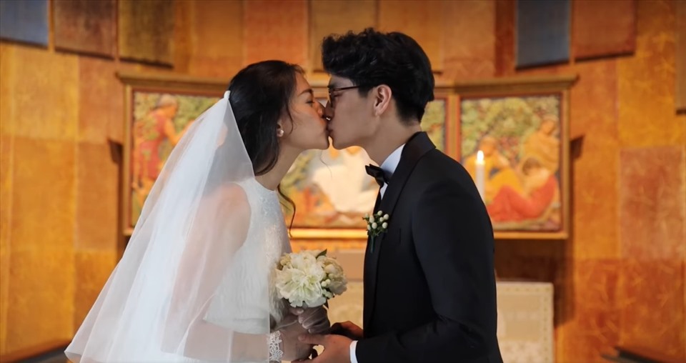 Ngô Thanh Vân và Huy Trần trao nhau nụ hôn hạnh phúc. Ảnh: FBNV.
