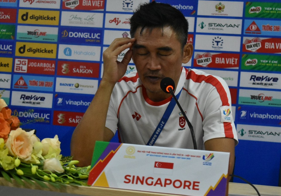 Sự thất vọng của huấn luyện viên trưởng U23 Singapore. Ảnh: T.D