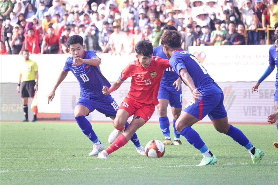 U23 Lào (áo đỏ) nhận thất bại 1-4 trước U23 Campuchia. Ảnh: Đăng Văn
