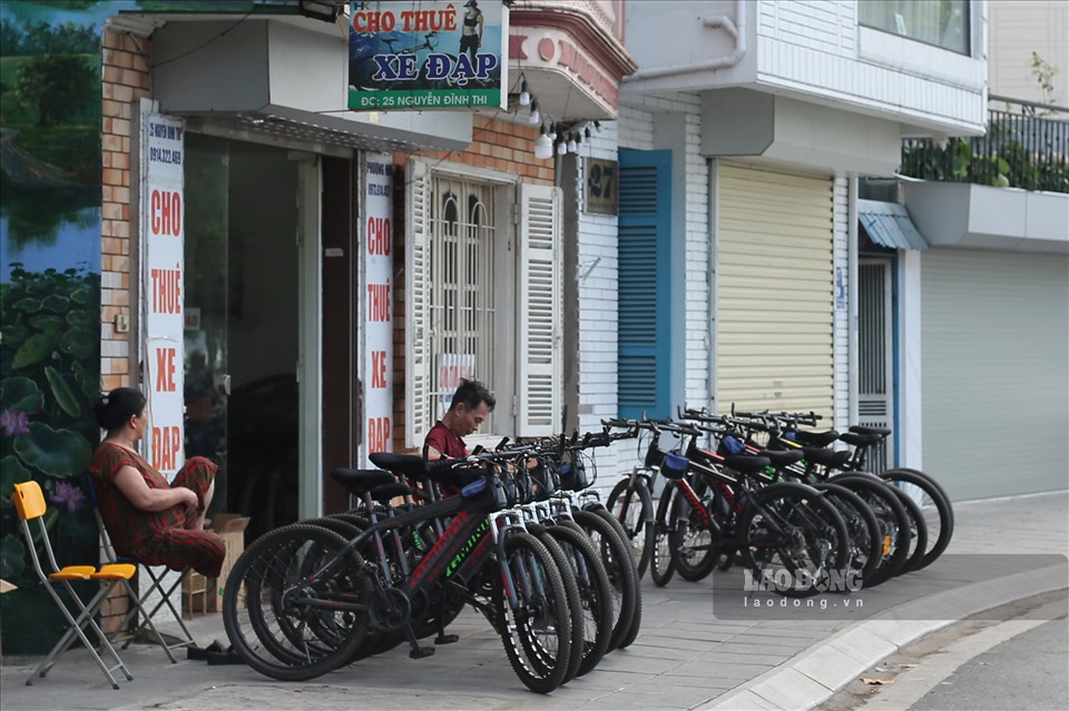 Hà Nội: Thu tiền triệu từ dịch vụ cho thuê xe đạp ở Hồ Tây