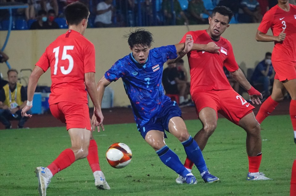 Sau khi có bàn dẫn trước cuối hiệp 1, U23 Thái Lan đã tăng tốc mạnh mẽ ở đầu hiệp 2, khiến U23 Singapore trở tay không kịp. Phút 51, Ekanit chớp thời cơ để ghi bàn thắng đầu tiên của mình trong trận đấu. Trước đó ít phút, 1 hậu vệ U23 Singapore đã lúng túng phản lưới nhà.