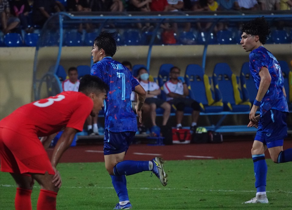 Phút 67, Ekanit hoàn tất cú đúp sau một pha đi bóng vượt qua 2 cầu thủ U23 Singapore và dứt điểm tinh tế. Ngôi sao U23 Thái Lan thể hiện đúng đẳng cấp của một tiền vệ được đánh giá rất cao tại Thai League.
