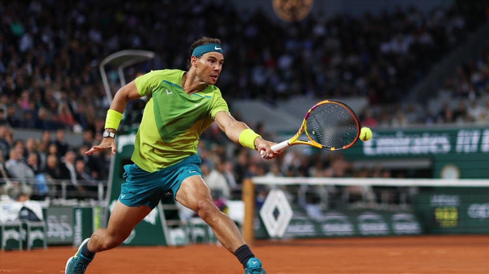 Nadal giành break trong 3 game đầu tiên mà Djokovic giao bóng trong 3 set. Ảnh: Roland Garros