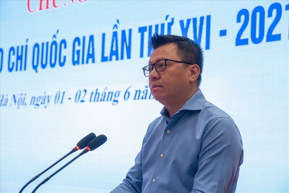 Ông Lê Quốc Minh, Ủy viên Ban Chấp hành Trung ương Đảng, Tổng Biên tập Báo Nhân Dân, Phó Trưởng Ban Tuyên giáo Trung ương, Chủ tịch Hội Nhà báo Việt Nam phát biểu tại buổi làm việc. Ảnh: Hữu Chánh.