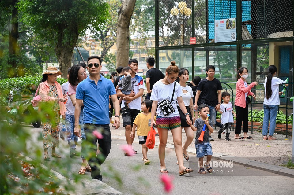 Công viên Thủ Lệ là địa điểm thăm quan hấp dẫn đối với các em thiếu nhi trong đợt kỉ niệm ngày Quốc tế thiếu nhi.