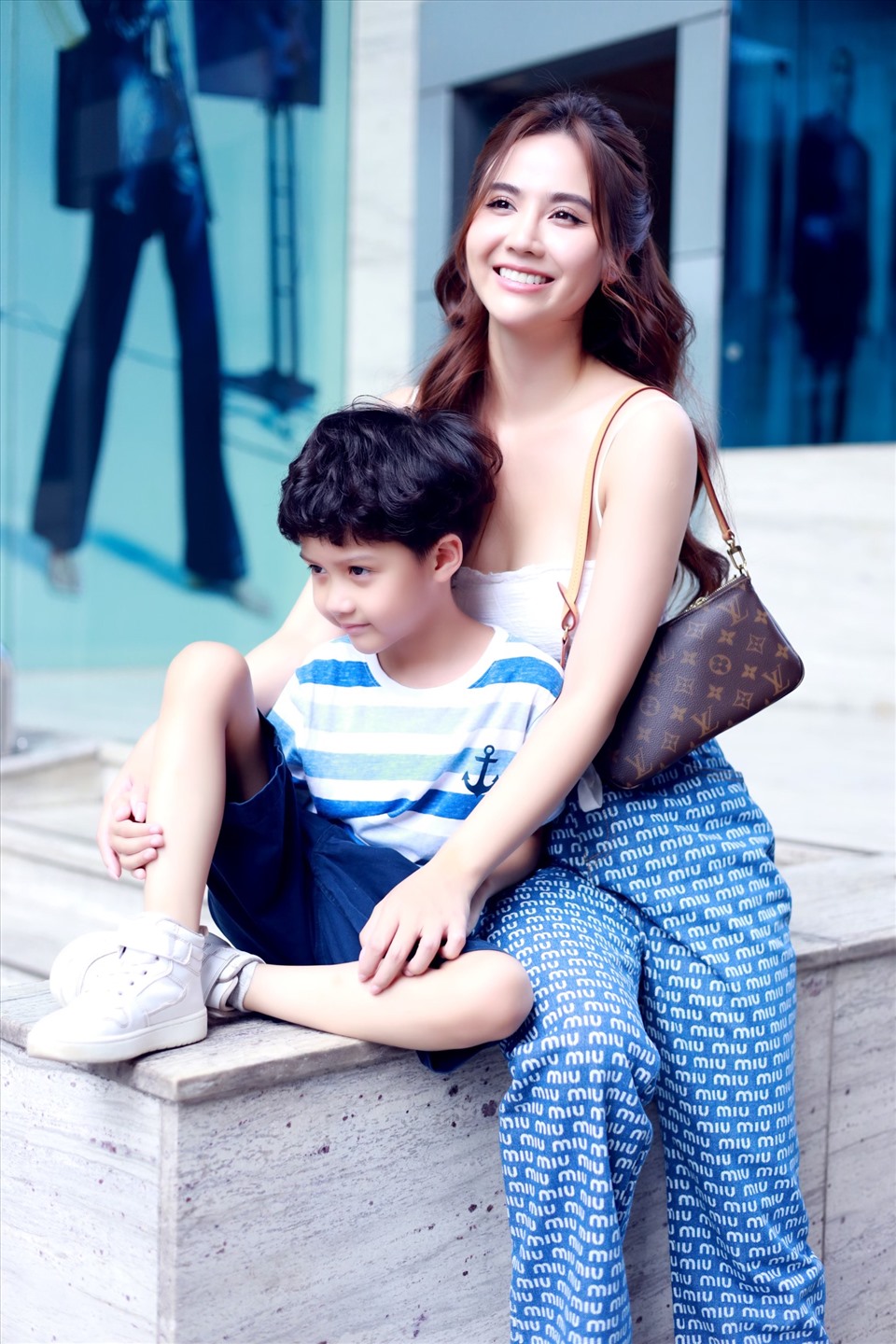 Phan Minh Huyền “khoe” bộ hình chụp cùng con trai nhân ngày 1.6