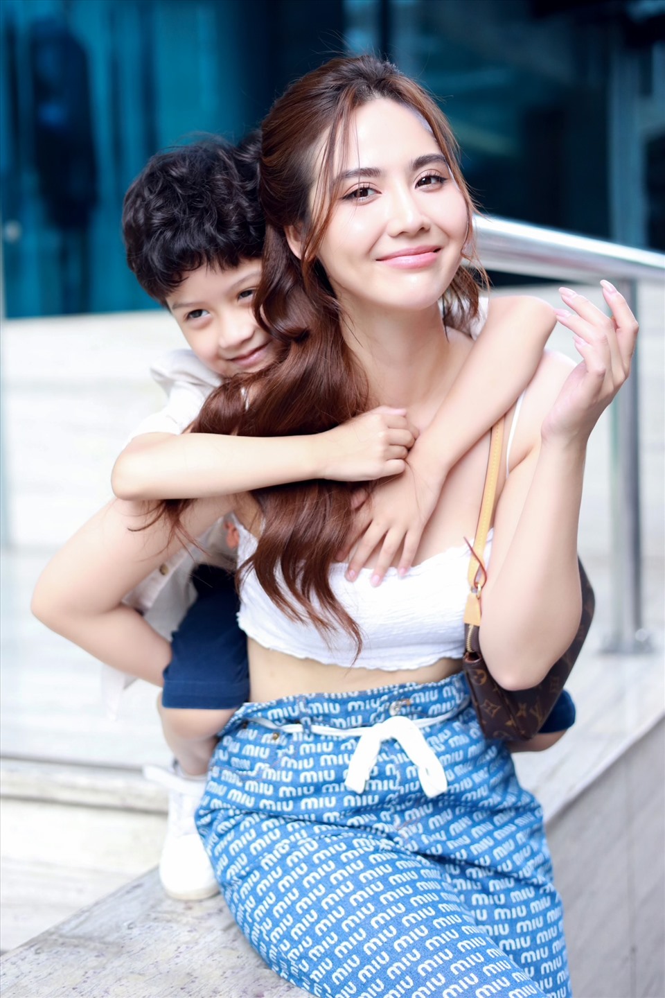 Phan Minh Huyền “khoe” bộ hình chụp cùng con trai nhân ngày 1.6
