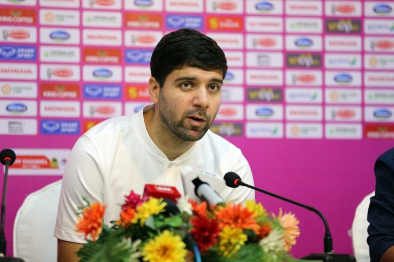 Huấn luyện viên Afghanistan – Anoush Datsi. Ảnh: VFF