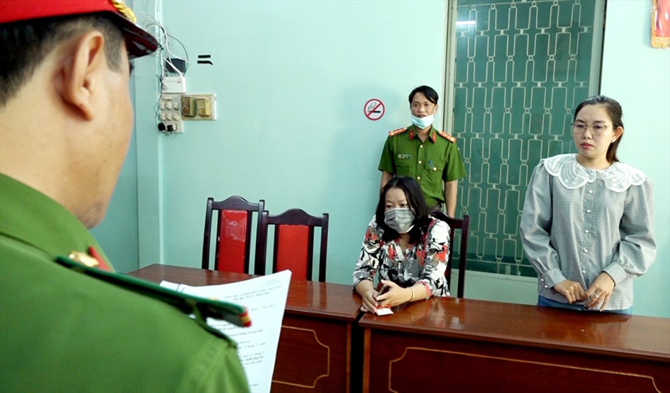 Triển khai quyết định khởi tố, bắt tạm giam Phan Huỳnh Trúc Vi để làm rõ hành vi Lừa đảo chiếm đoạt tài sản. Ảnh: VT