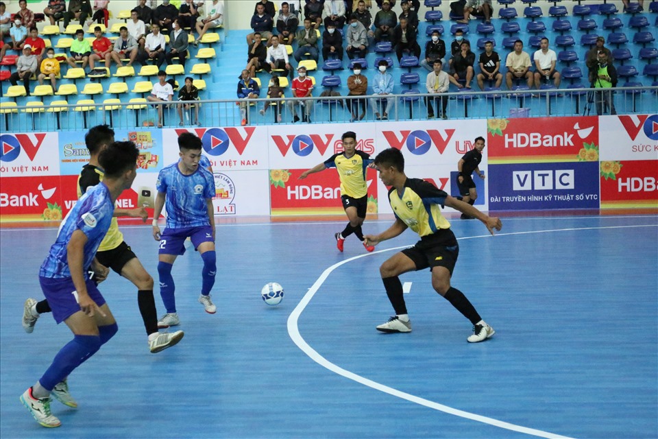 Trận đấu vòng loại của Giải Futsal HDBank VĐQG 2022 giữa đội Tân Hiệp Hưng và Quảng Nam. Ảnh: VV