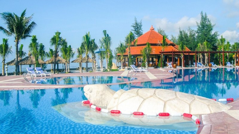 Khu bãi biển resort yên bình ở Hồ Tràm cũng là nơi được nhiều cặp đôi lựa chọn để tổ chức hôn lễ, trong đó có cả những nghệ sĩ nổi tiếng. - Ảnh: Tổng cục Du lịch
