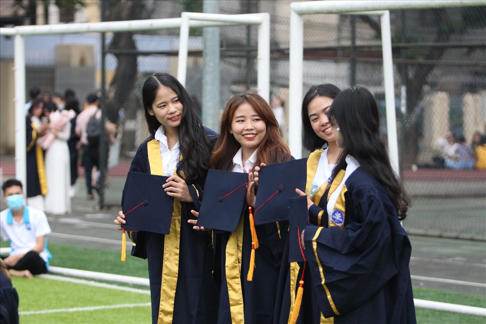Sinh viên trường Đại học Sư phạm Hà Nội xinh đẹp trong buổi lễ tốt nghiệp. Ảnh: Việt Anh.