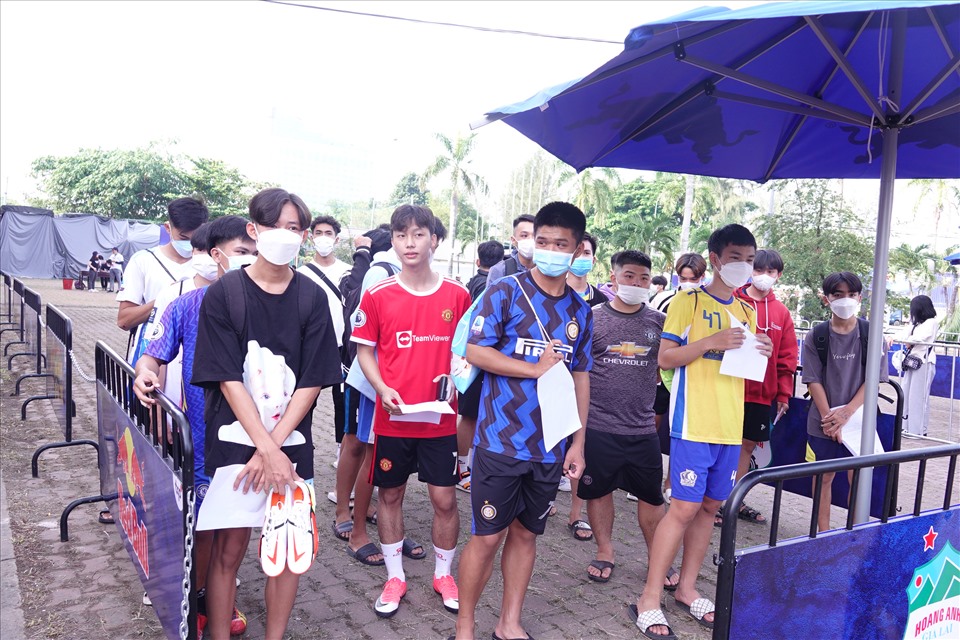 Sáng 11.6, chương trình tuyển chọn tài năng bóng đá trẻ do câu lạc bộ Hoàng Anh Gia Lai đã được tổ chức tại Trung tâm Thể dục Thể thao thành phố Cần Thơ. Chương trình do Hoàng Anh Gia Lai phốp hợp cùng nhãn hàng Red Bull của công ty TCP Việt Nam đứng ra tổ chức. Trước đó, vòng sơ loại cũng được tổ chức tại Pleiku (Gia Lai) từ ngày 28 đến 29.5 và tại Bình Thuận trong ngày 5.6.