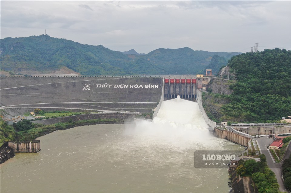 Thủy điện Hòa Bình mở cửa xả đáy ngày 12.6.2022.