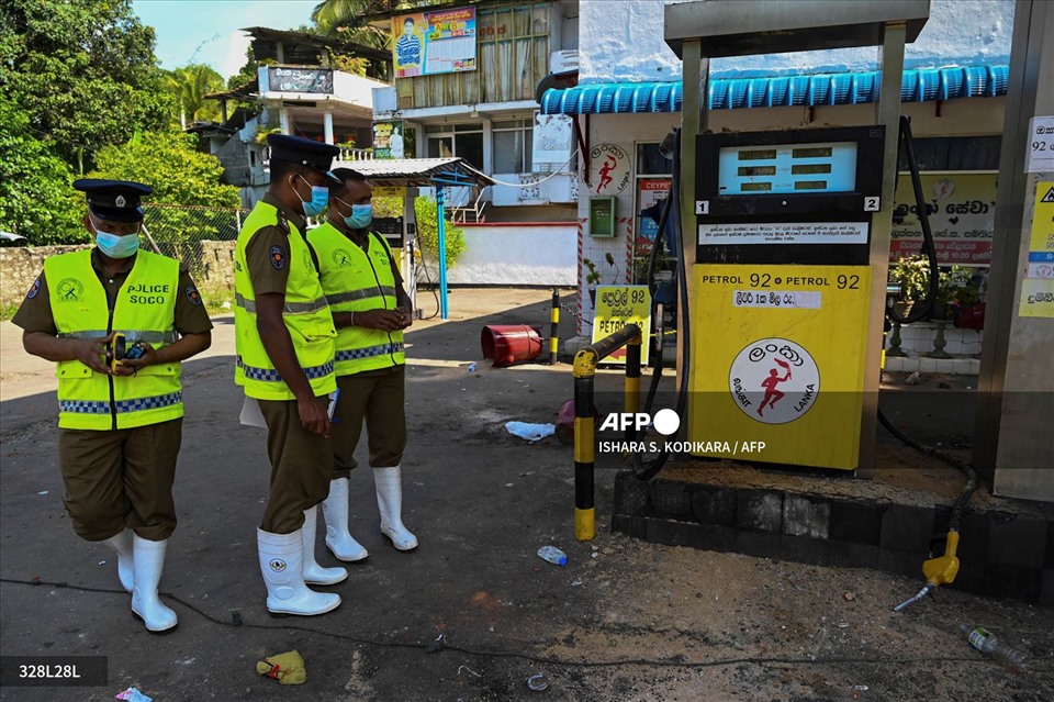 Một cây xăng bị người biểu tình Sri Lanka phá huỷ ở Rambukkana ngày 20.4.2022. Ảnh: AFP