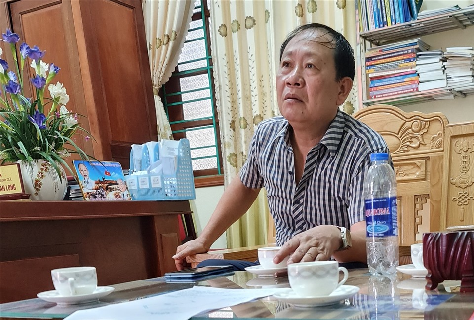 Ông Nguyễn Văn Long - Chủ tịch UBND xã Vũ Hòa trao đổi với PV Lao Động. Ảnh: T.D