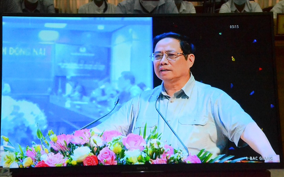 Thủ tướng Phạm Minh Chính phát biểu tại Chương trình Thủ tướng Chính phủ gặp gỡ, đối thoại với công nhân lao động năm 2022 tại điểm cầu tỉnh Bắc Giang. Ảnh: LT