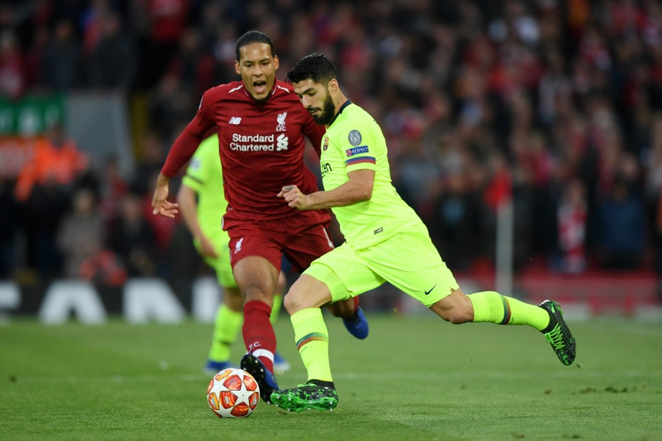 Van Dijk, Suarez xứng đáng đến từng xu với Liverpool và Barca. Ảnh: AFP