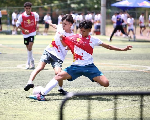 Hơn 3.500 thí sinh tại Cần Thơ và các tỉnh lân cận đã hào hứng tham dự chương trình tuyển chọn tài năng bóng đá do Hoàng Anh Gia Lai tổ chức trong 2 ngày 11 và 12.6. Ảnh: Duyên Nguyễn