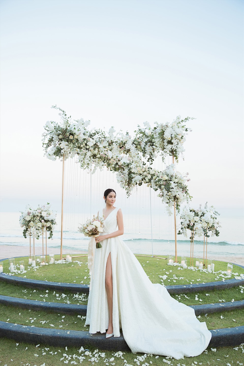 Nhà thiết kế Đỗ Mạnh Cường là người chịu trách nhiệm thực hiện váy cưới trong ngày trọng đại của Hoa hậu Thái Lan. Ảnh: Huy Nguyễn