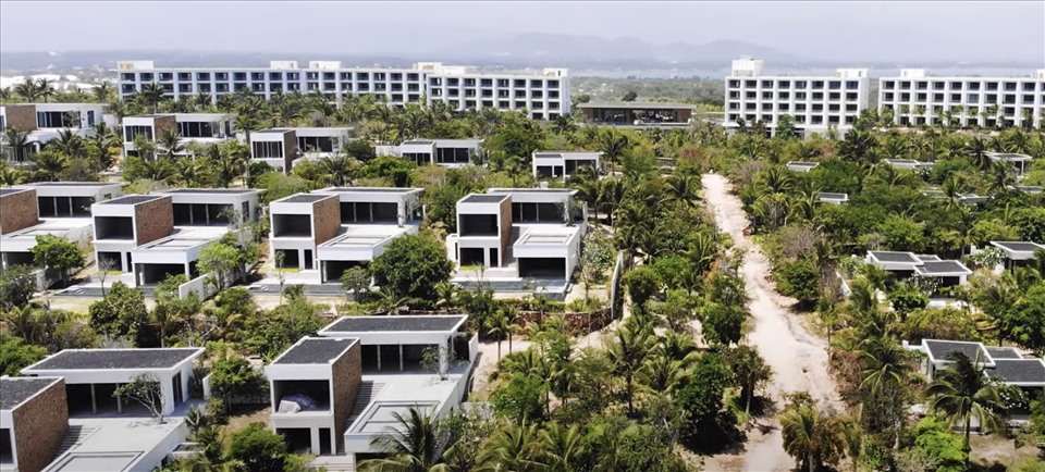 Dự án JW Mariott Cam Ranh Bay Resort & Spa có địa chỉ tại lô D4c Khu du lịch Bắc bán đảo Cam Ranh, xã Cam Hải Đông, huyện Cam Lâm, tỉnh Khánh Hòa do Công ty Cổ phần Đầu tư Sao Phương Nam làm chủ đầu tư.