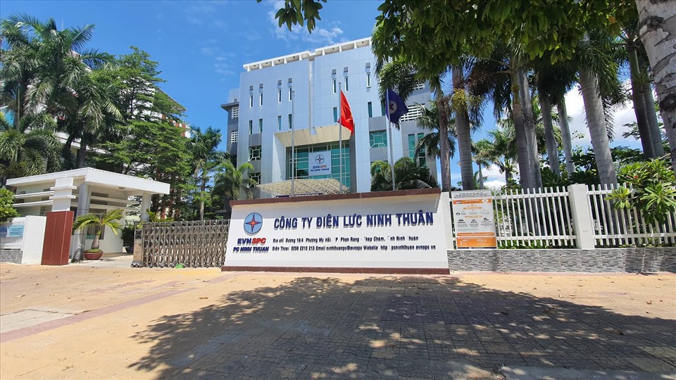 Điện lực Ninh Thuận vi phạm đấu nối điện mặt trời mái nhà.
