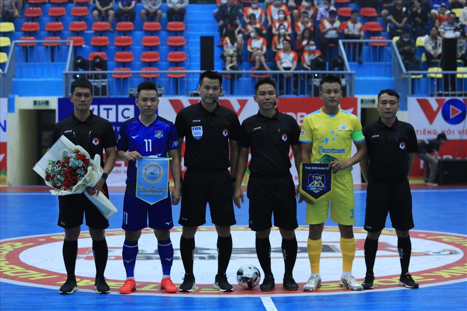 Tối 14.6, các trận đấu thuộc lượt 1 giải futsal vô địch quốc gia 2022 tiếp tục diễn ra. Trong đó, đáng chú ý là trận ra quân của các nhà đương kim vô địch Thái Sơn Nam với đối thủ Savinest Khánh Hoà.