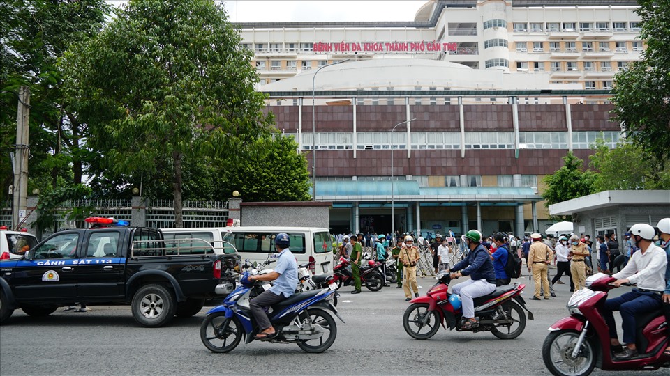 Lãnh đạo Công an quận Ninh Kiều cho biết sau khi đối tượng được điều trị và hết ngáo đá sẽ tiếp hành lấy lời khai phục vụ công tác điều tra, xử lý theo quy định pháp luật.