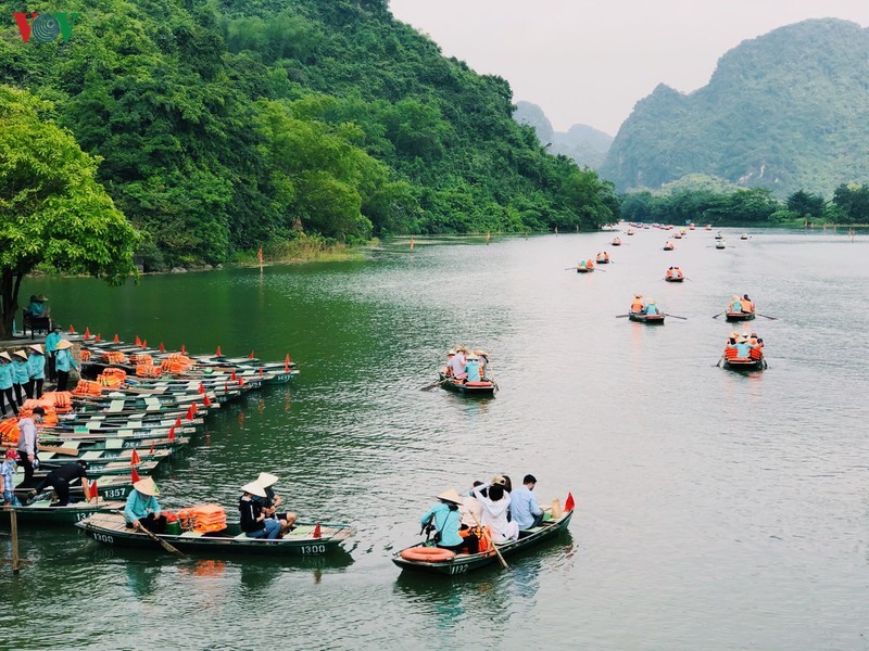 Lượng khách du lịch nước ngoài đến Ninh Bình tăng.