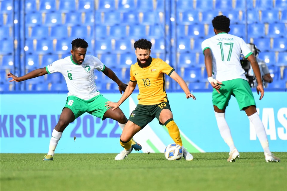 U23 Australia đang loay hoay tìm đường lên bóng. Ảnh: F.A