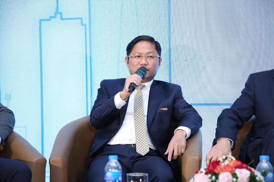 Ông Phan Hoàng Việt – Phó Tổng Giám đốc Tổng Công ty Viễn thông Viettel tại Tọa đàm “Ứng dụng và Phát triển hợp đồng điện tử tại Việt Nam”