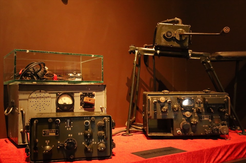 Bộ máy thu phát tin sử dụng tại chiến trường miền Nam trong những năm kháng chiến chống Mỹ. Ảnh: Nguyễn Thuý